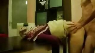 ಆಕರ್ಷಕವಾದ ಹೊಂಬಣ್ಣದ ಮ ...