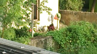 ಹಾರ್ನಿ ಡ್ಯೂಡ್ ತನ್ನ ಪ ...